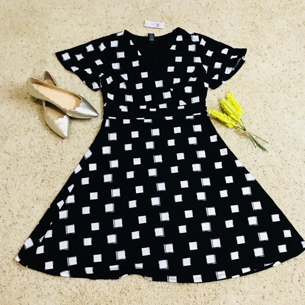 NWT Ann Taylor Black and Ivory Dress size Small